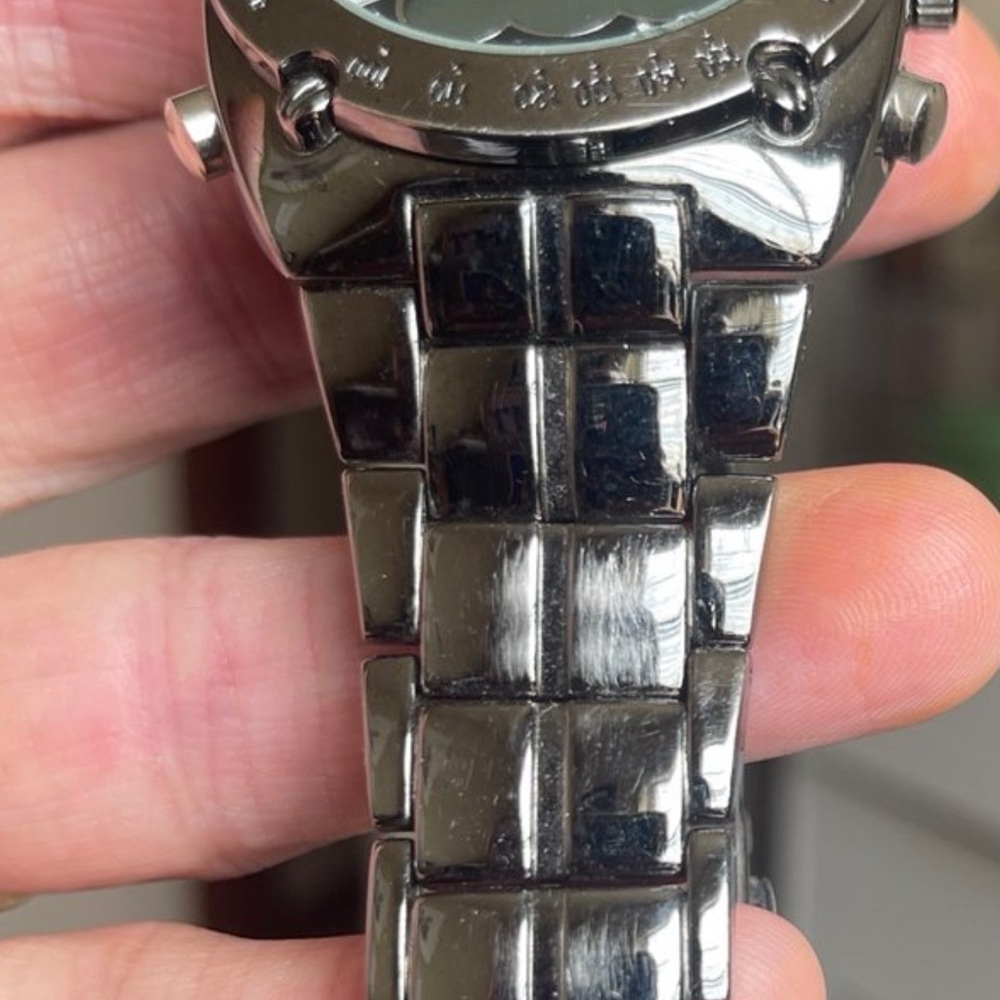 Mens Mossimo Quartz.  Battery has died due to not wearing.